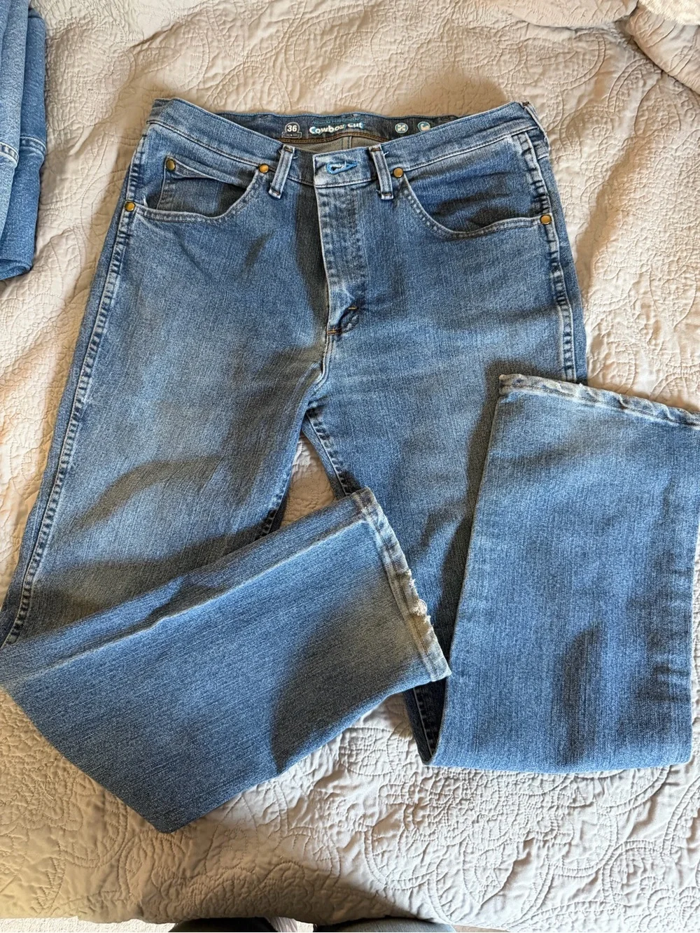 Classic Blue Men’s Jeans -wrangler
